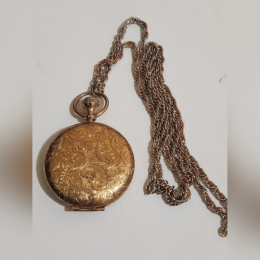 Estee Lauder Vintage Lucidity Compact Necklace - Picture 6 of 16